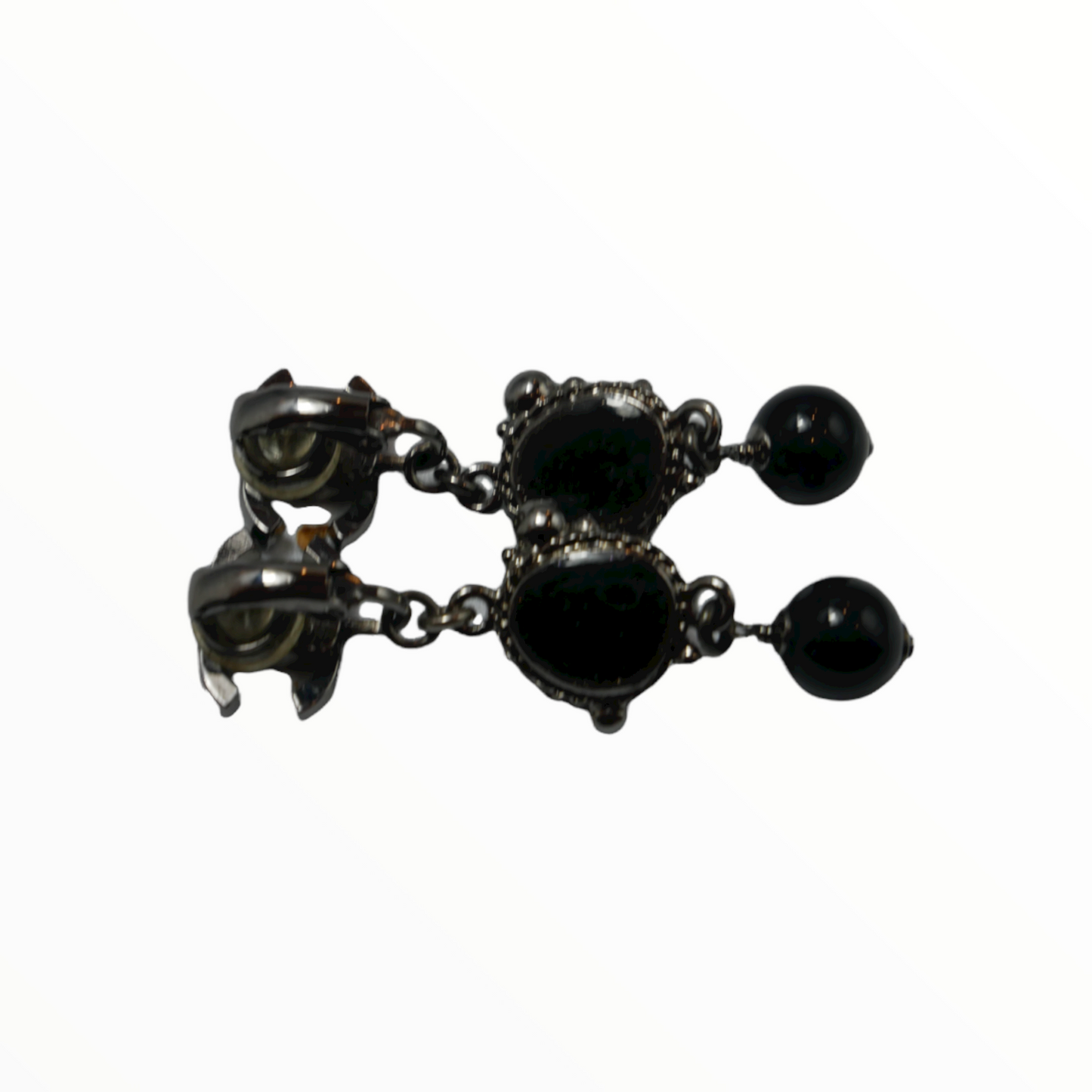 <tc>Boucles d'oreilles Chanel à clip pendantes vintage argent et pierre noire</tc>