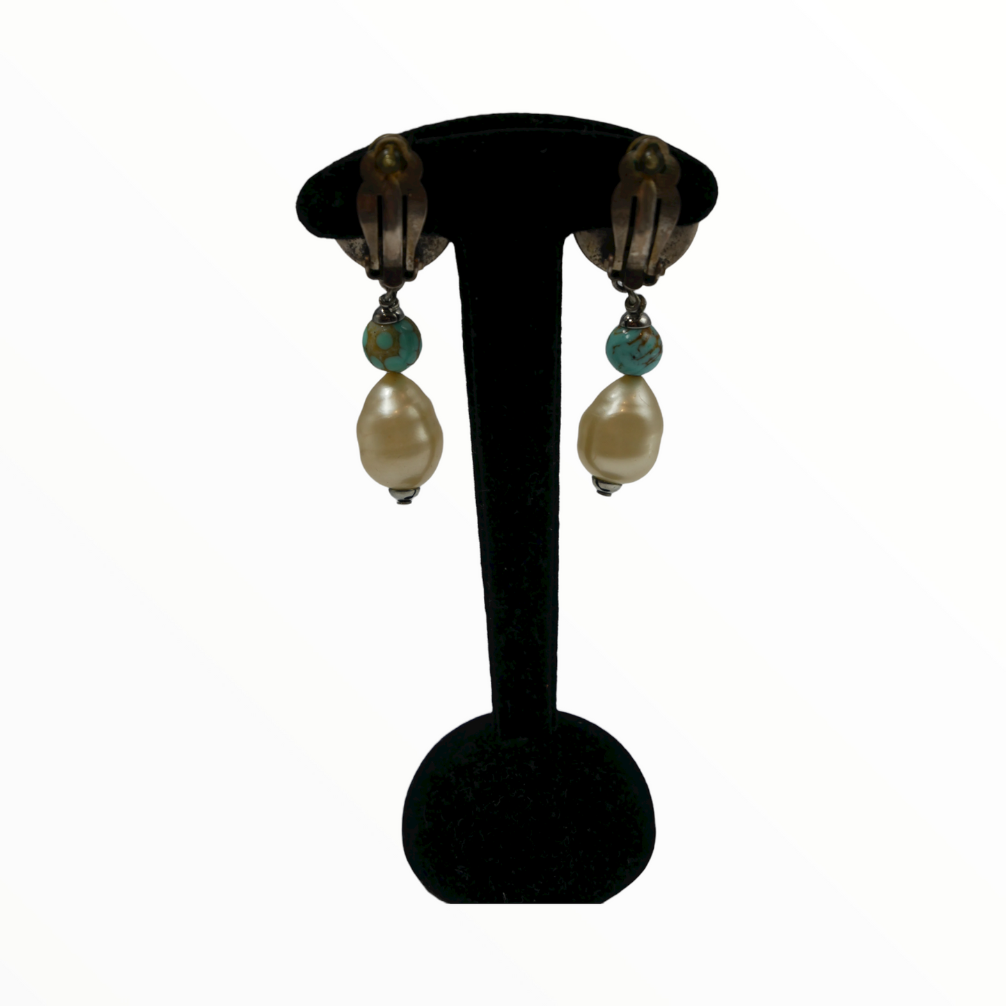<tc>Boucles d'oreilles à clip pendantes Chanel vintage turquoise et perle blanche</tc>