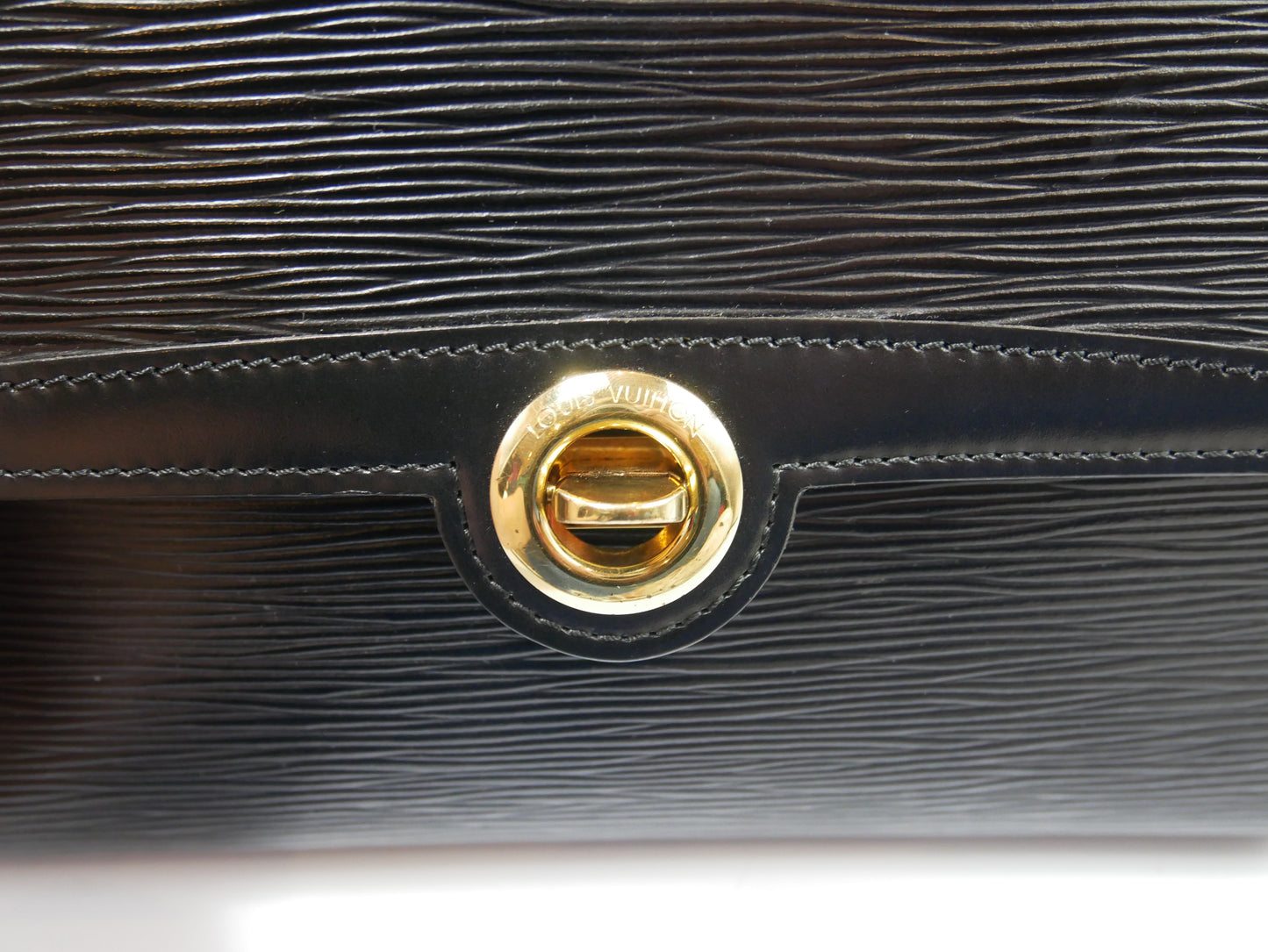 <tc>Sac à bandoulière Louis Vuitton noir vintage - 1990s</tc>