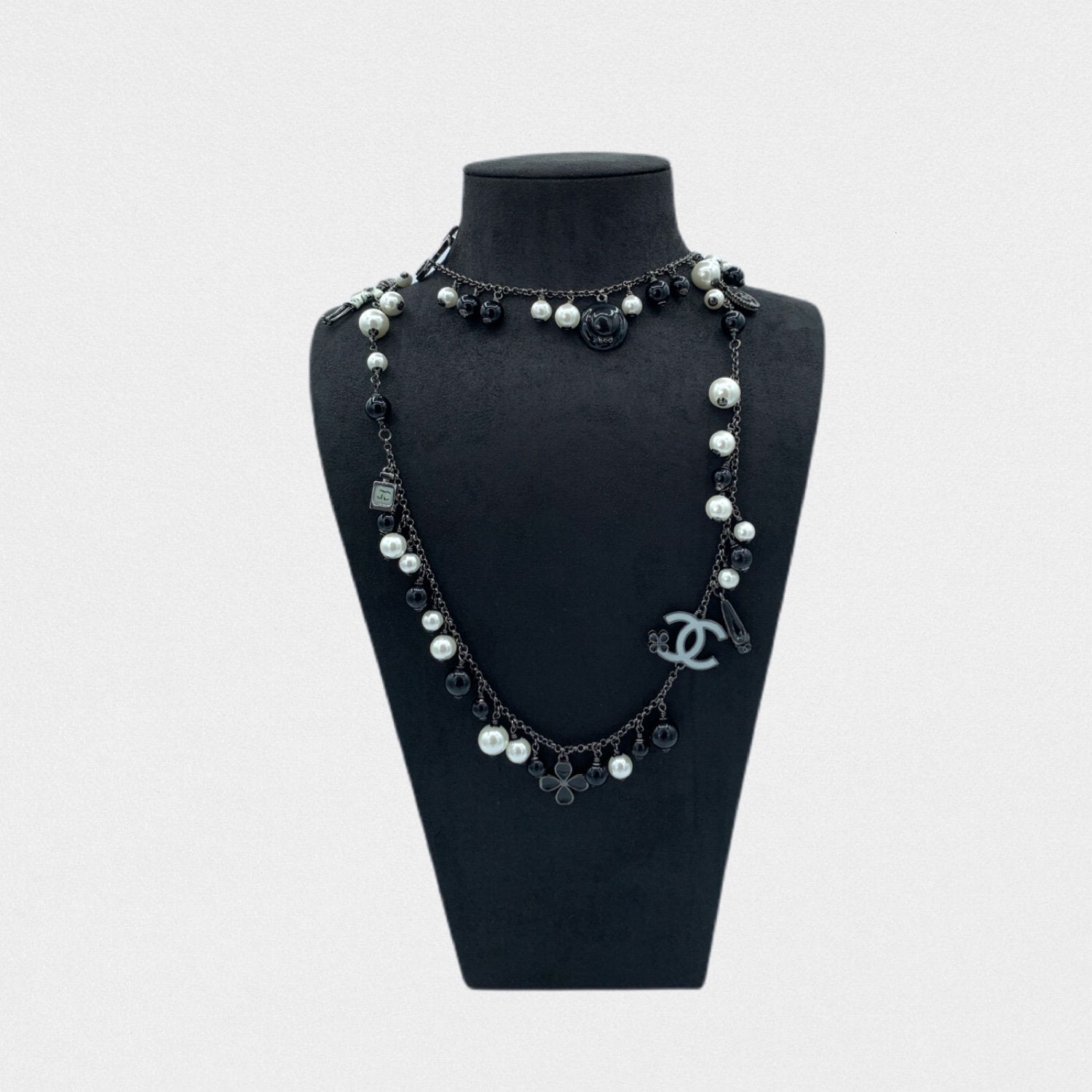 Sautoir Chanel Circa 2010 par Karl Lagerfeld second hand seconde main vintage occasion necklace